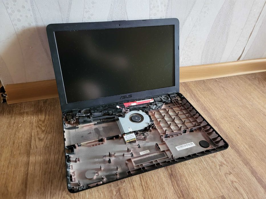Asus X541 Корпус целый