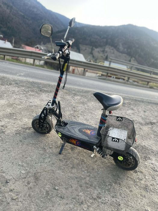 Vând trotineta electrică