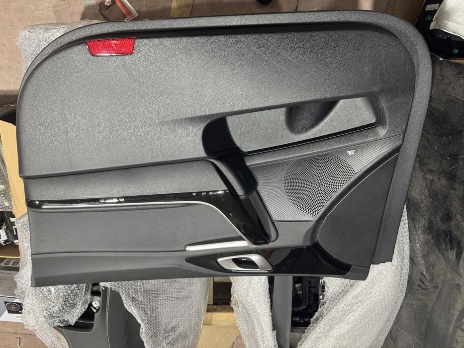 Кори за врати лява дясна KIA III PROCEED CEED