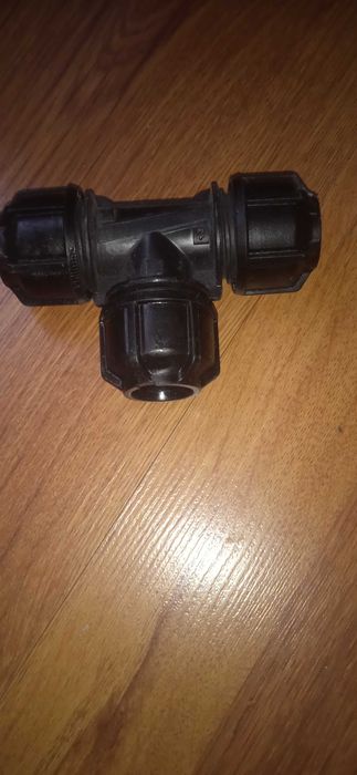 Продам.Пластиковый тройник Philmac 20/20/20