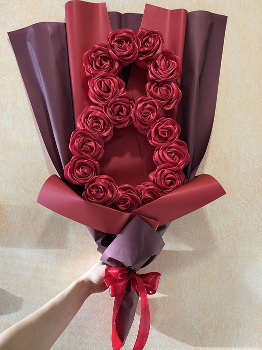Букети от сатенени рози