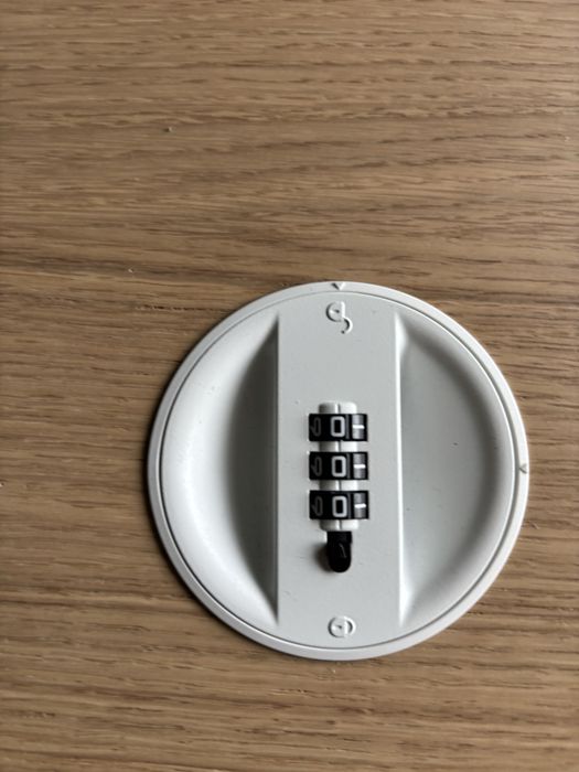 Comoda cu 3 sertare pe roti Ikea Galant aproape noua
