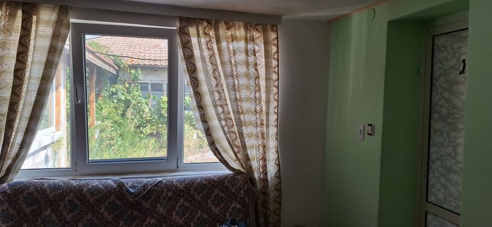 Къща с голям двор