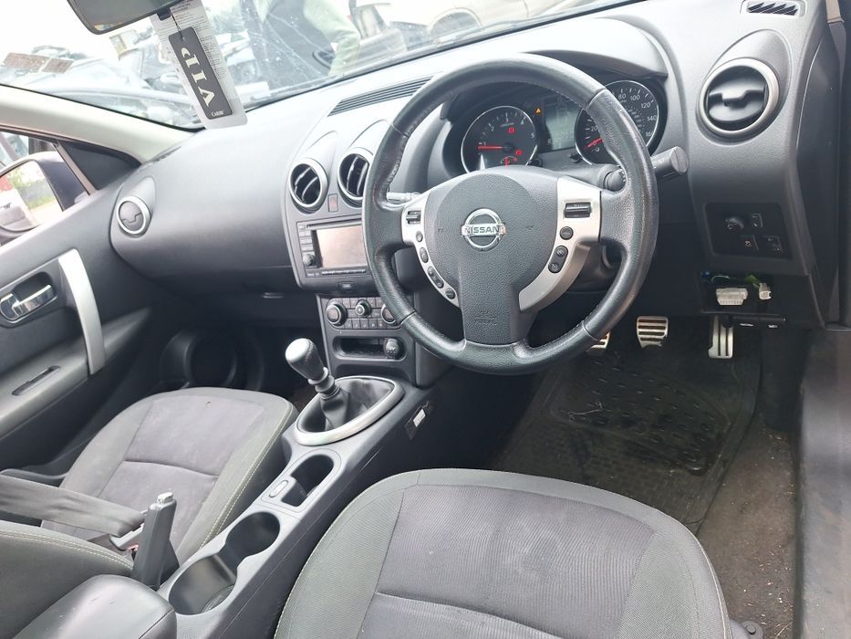 Dezmembram Nissan qashqai 1.5 dci 110 cp 4×2 manual 6+1trepte