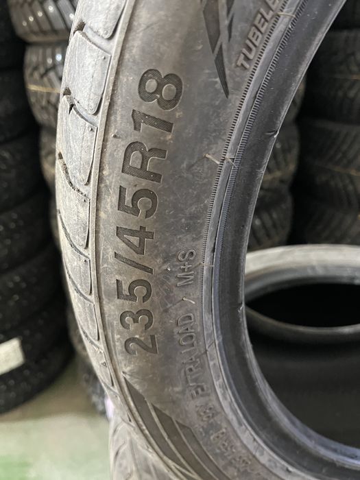 Продам шины на 235/45/18