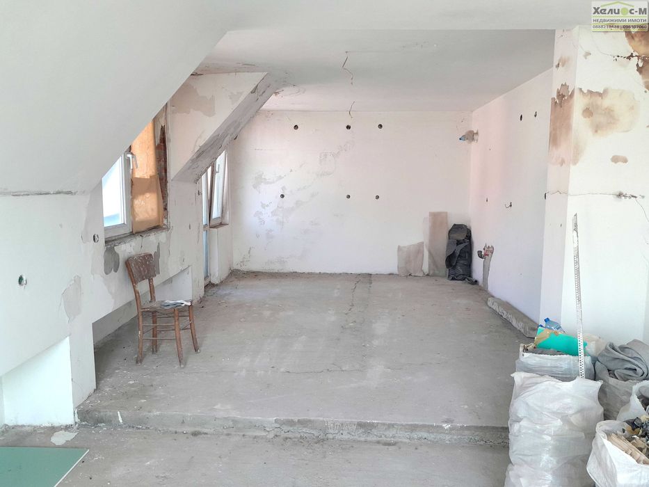 Тристаен апартамент до трето и четвърто училище, гр.Монтана