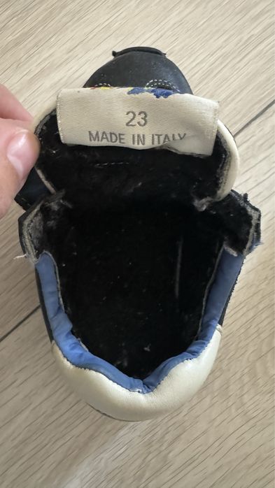 Продам детскую обувь