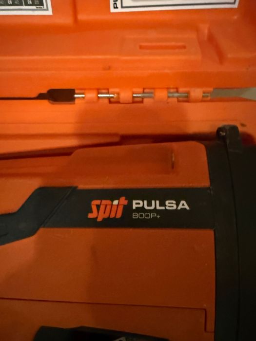 Spit Pulsa 800P+ набива пирони в бетон и метал отличен