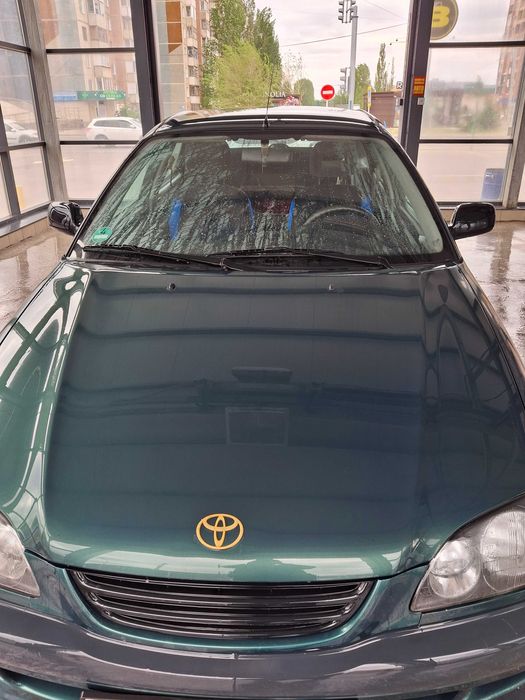 Продам автомобиль тойота авенсис хэтчбек,обьем 1.6