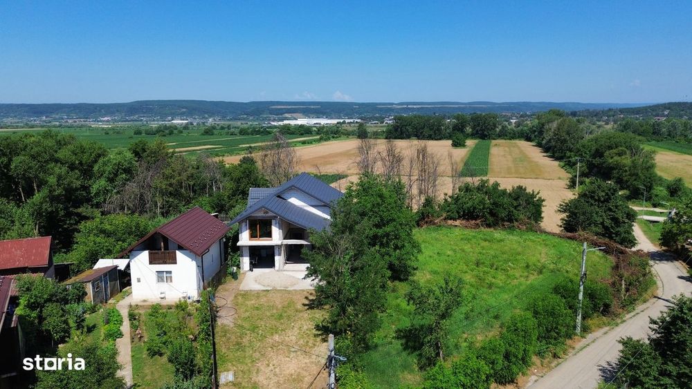 Casa - Zona Ultracentrala, Mioveni, zona Pompieri, 750 mp, deosebita