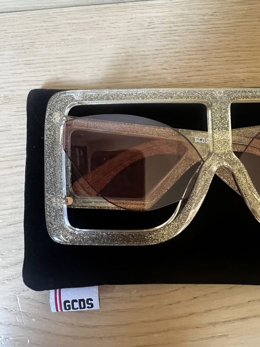 Слънчеви  очила  GCDS