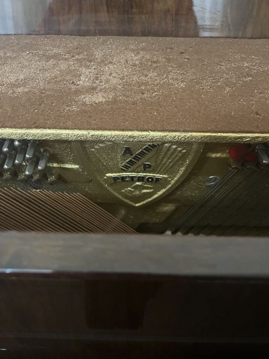 Pianino   “Petrof original Czech piano” xolati yaxshi