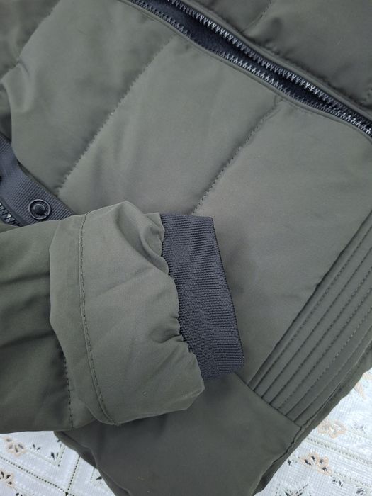 Kurtka sotiladi holati juda yaxshi yangidek ko'p kiyilmagan