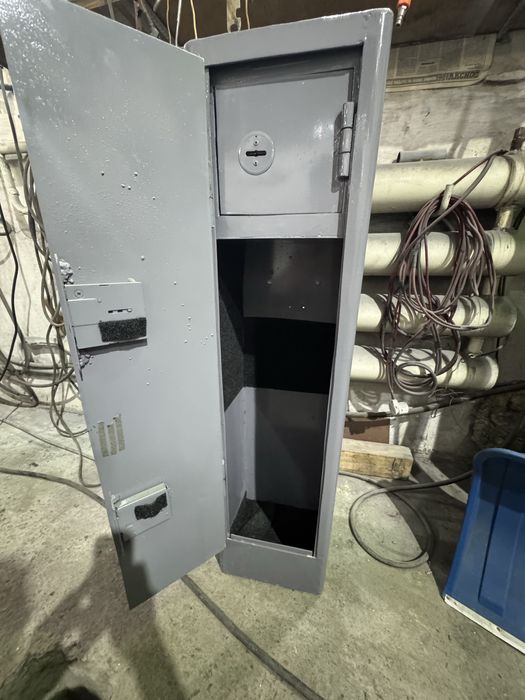 Сейф металлический