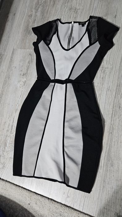 Черно бяла рокля- S размер