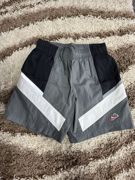 Nike къси панталони (Размер М)