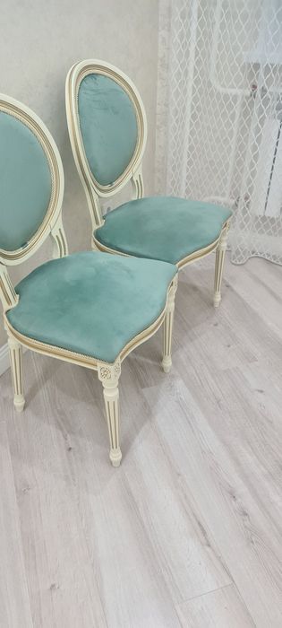 Продам стулья для гостиной