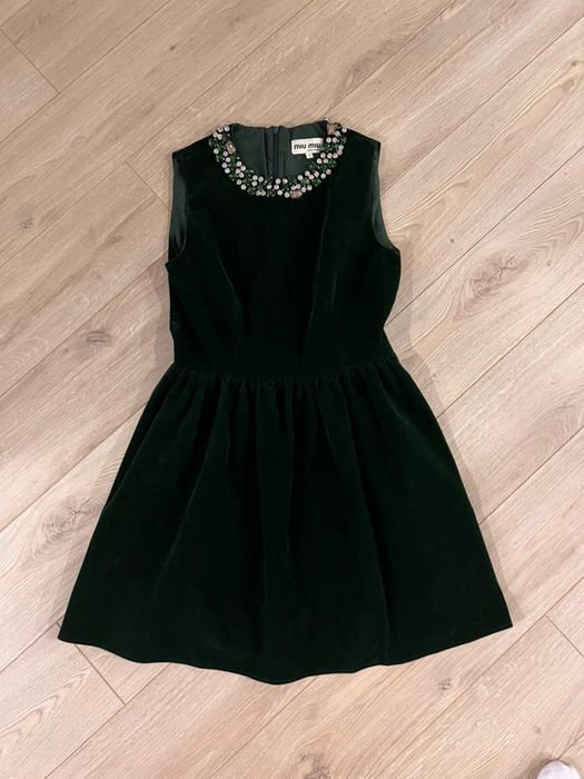 темно зеленое платье