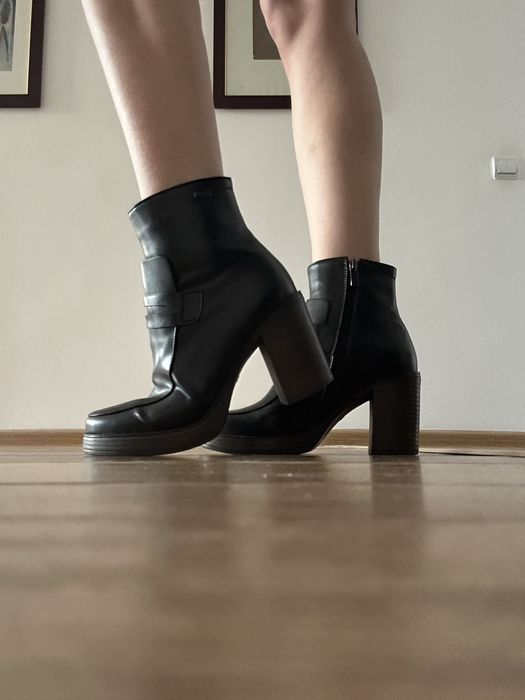 Ботинки на устойчивам каблуке