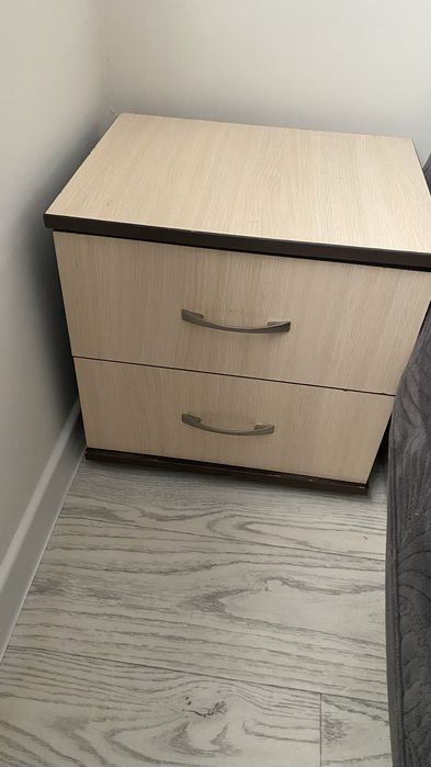 Тумбочка при кроватная