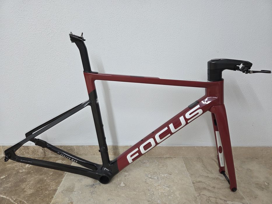 Cadru carbon FOCUS