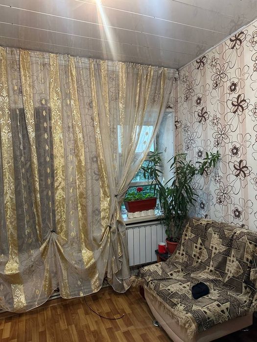Продаю дом возле базара есть газ вода