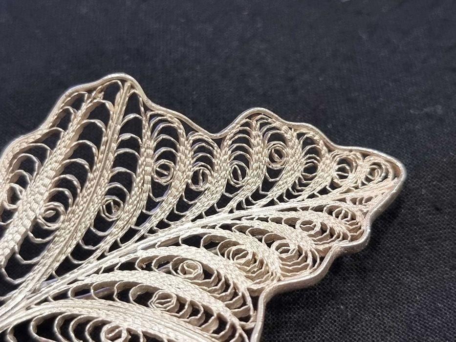 Сребърна брошка филигран