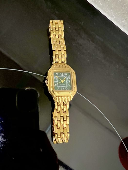 Стильные часы золотитстая фурнитура под бренд