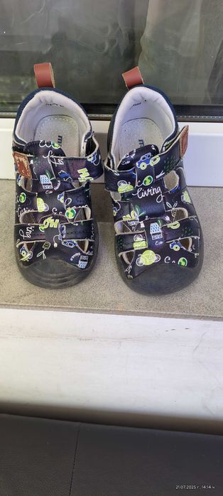 Детски сандали 24 номер, със затворени пръсти и пета