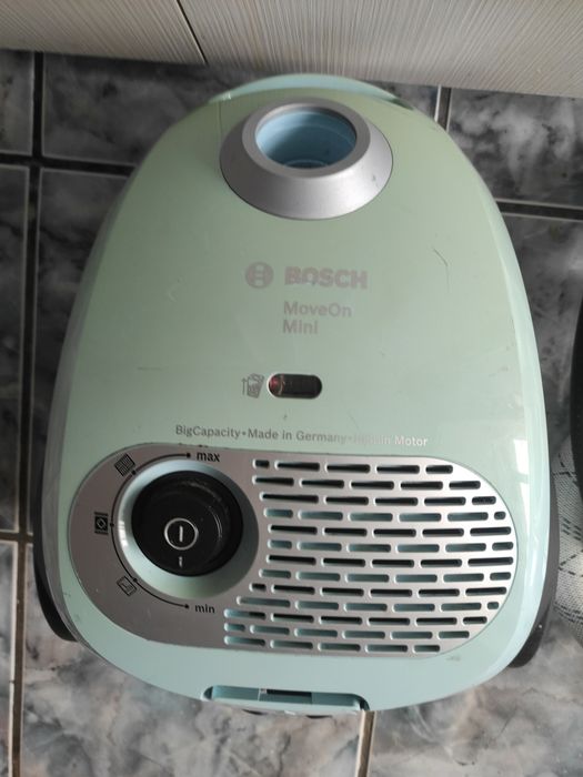 Aspirator Bosch cu sac în perfectă stare de funcționare. made in Germany ste aproape nou.