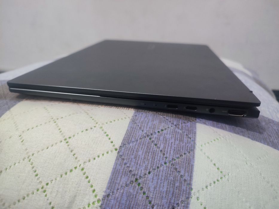 ASUS ZenBook 14 OLED