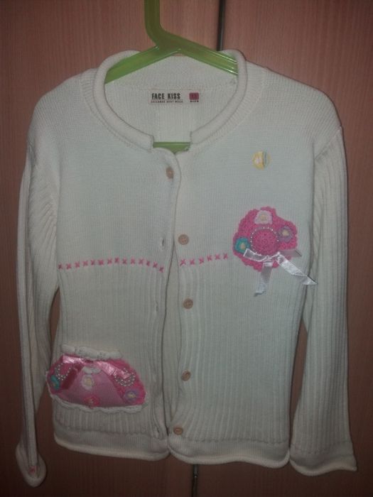 Нарядная теплая кофточка для девочки