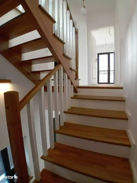 De Vânzare Casa Sisești 2 Cocosi!!