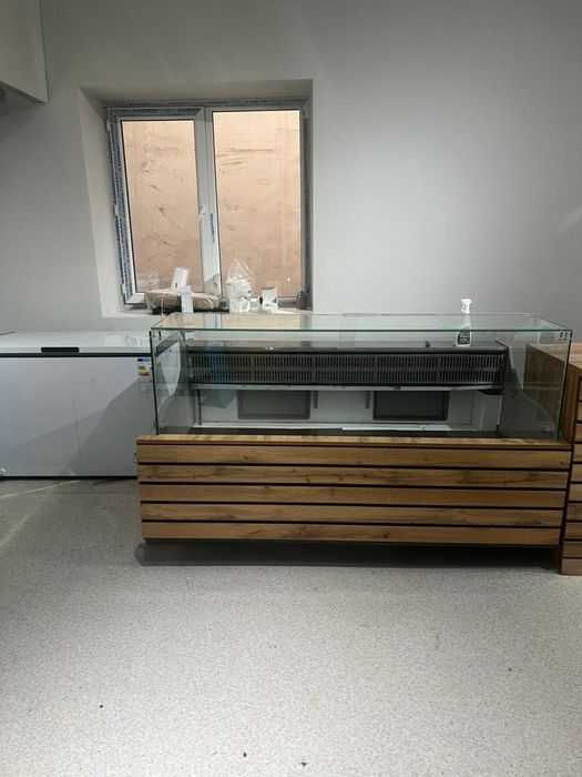 Холодильная витрина Б / у