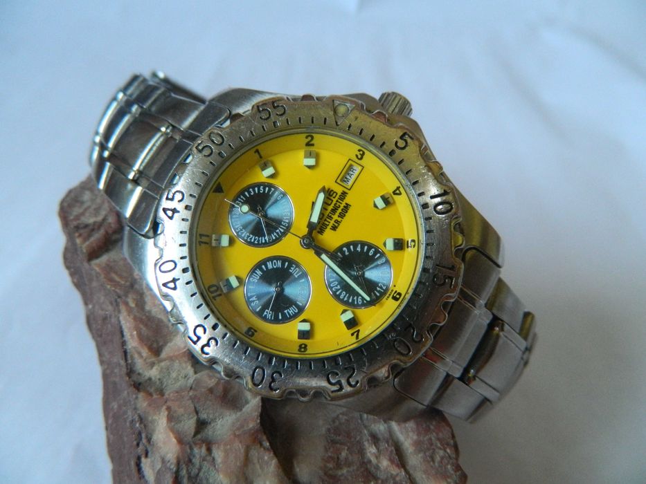 Ceas barbatesc LOTUS , cadran galben , multifunction