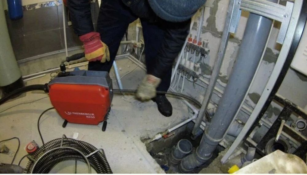 Услуги сантехника.прочистка канализаций замена турбы