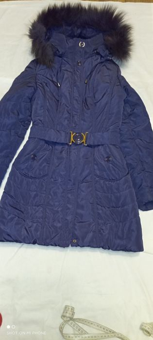 Зимняя куртка с капюшоном и ремнем