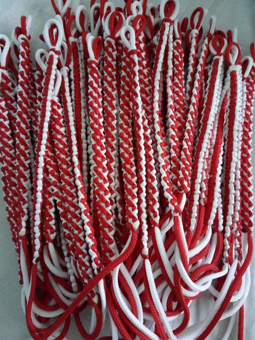 Мартеници на едро различни модели