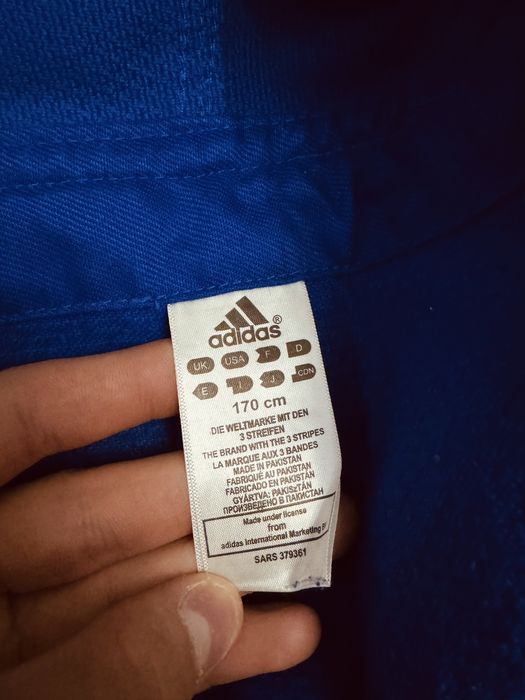 Продается кимоно adidas red