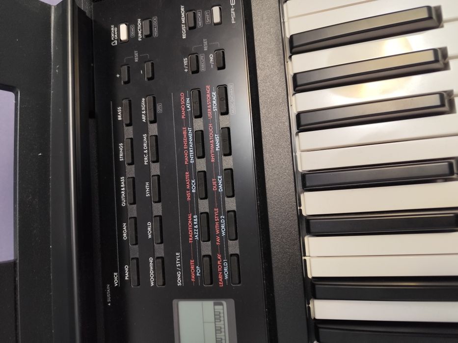 Claviatura electronică yamaha psr e383 nou  nouță