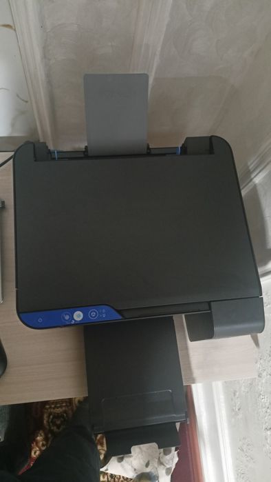 Принтир Сотилади Еpson 3101 ишлашига гарантия рангли ок кора чикаради