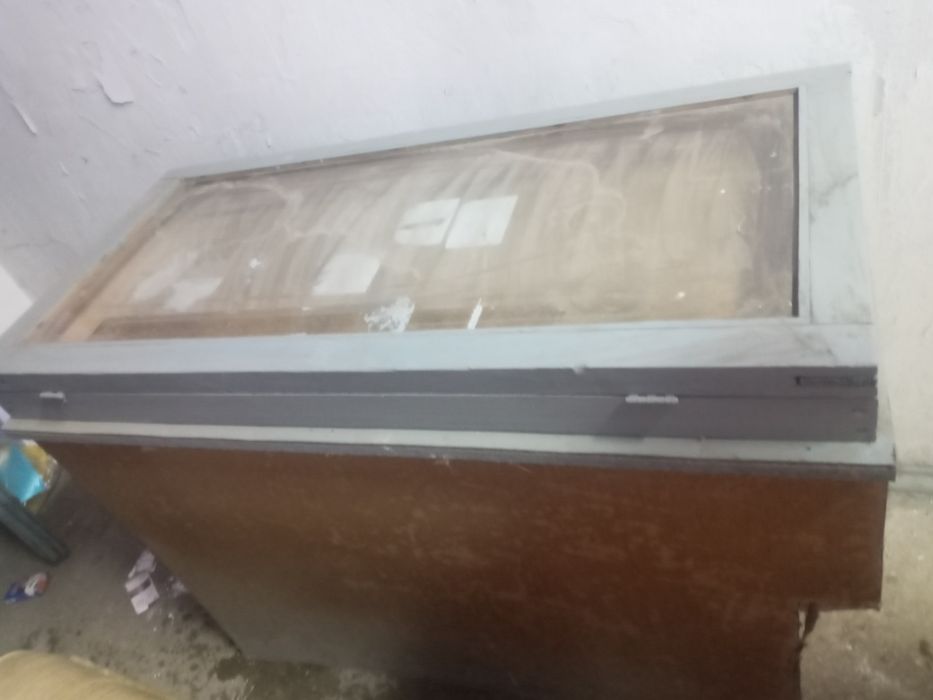 Стол-витрина. Витрина. Стол в магазин.