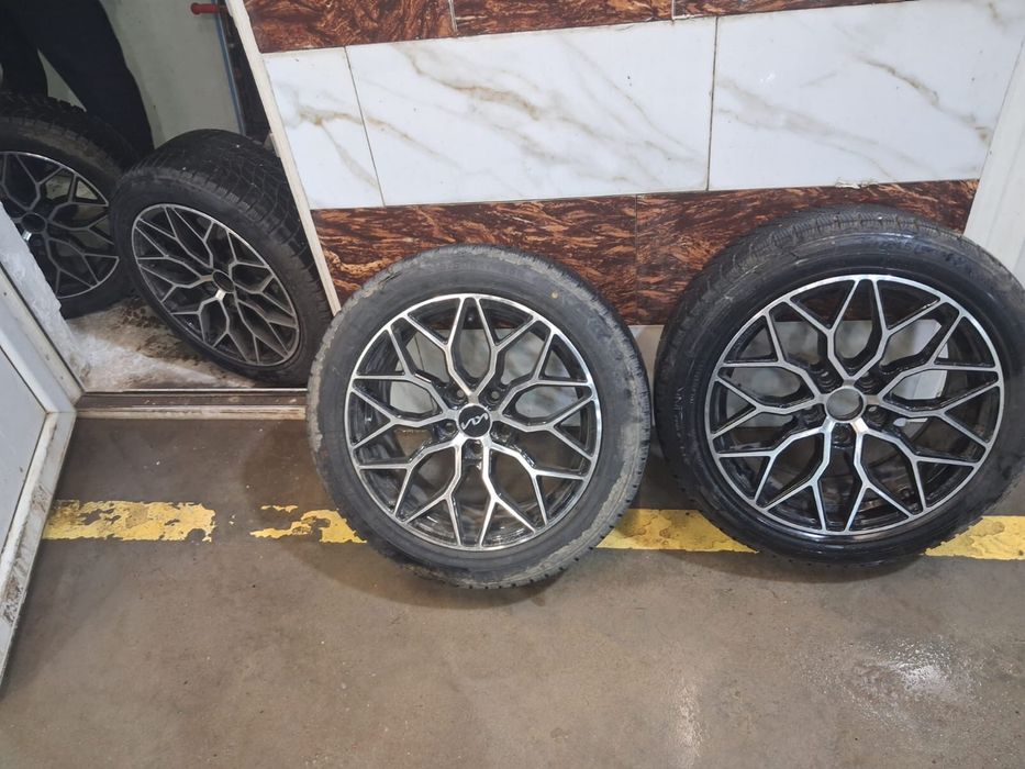 Продам шины с диском