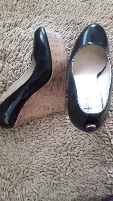 Продам ботинки новые