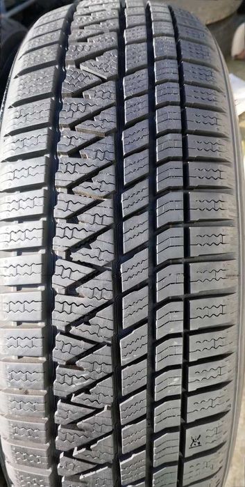 O anvelopa de iarna 215 65 17 Kumho WinterCraft WS71 - ca noua