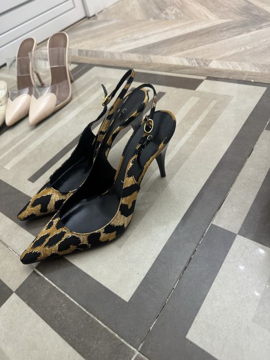 Продам туфли Casadei