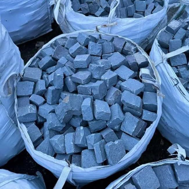 Vând și Montez piatra Cubica