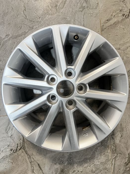 Продам диск один от камри