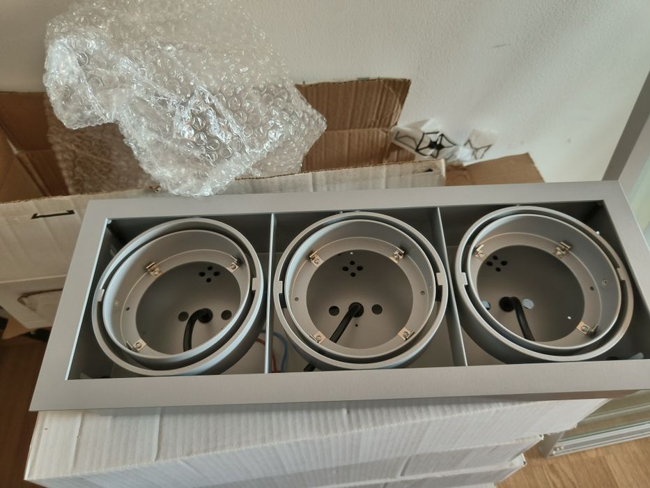 Spot incastrat cu 3 becuri reglabile  G53, 10 bucati