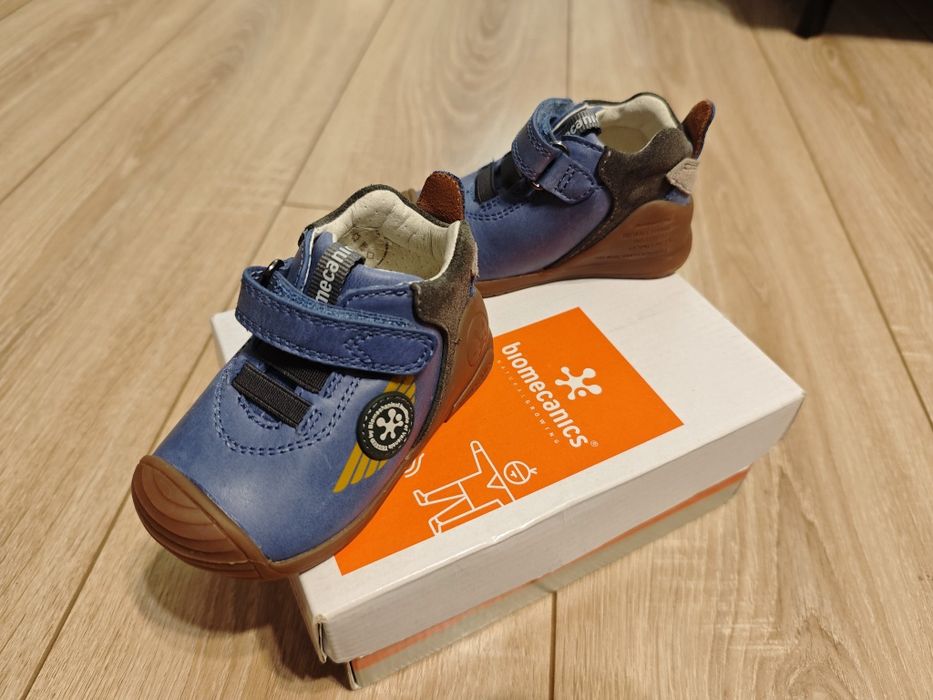 Чисто нови кожени бебешки обувки Biomecanics 19 номер